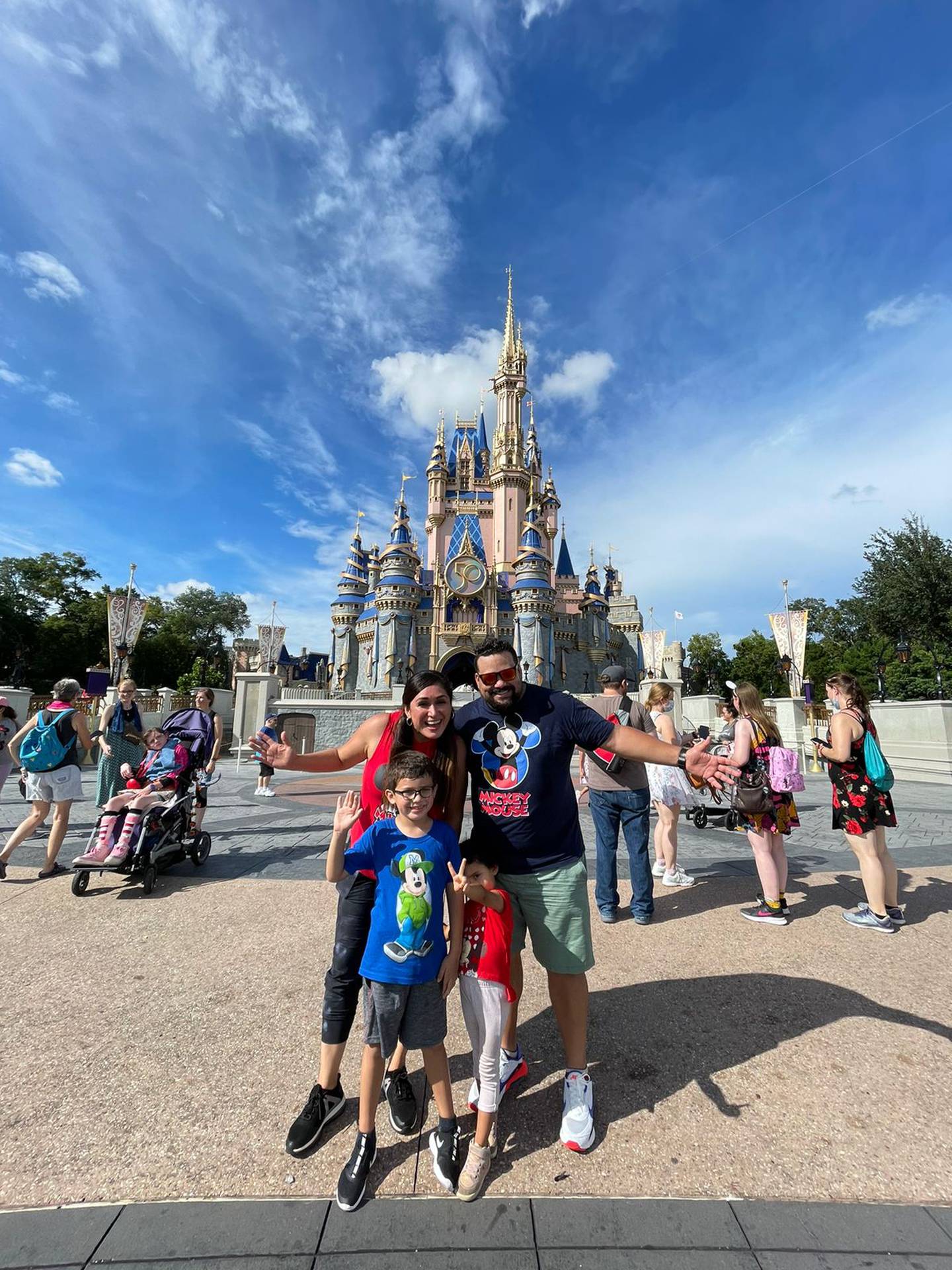El comediante Gustavo Gamboa y su familia son amantes de la magia de Disney y disfrutarán del show de Disney Junior que será en Parque Viva el 16 y 17 de setiembre.