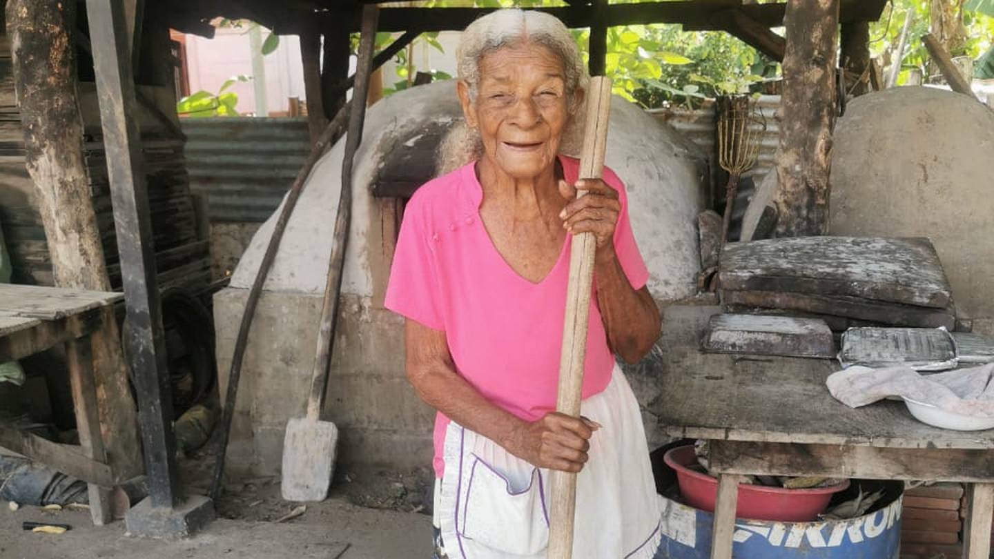 El próximo 6 de marzo doña Dora Bustos Duarte va a celebrar sus 105 años de edad en San Blas de Carrillo en Guanacaste.