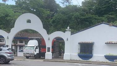 Fotos de camión sacando chunches del Simón Bolívar son el principio del fin del famoso zoológico 