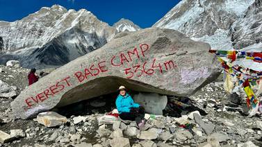 Día de la Mujer: Señora se impulsó de su adversidad para llegar a los pies del monte Everest
