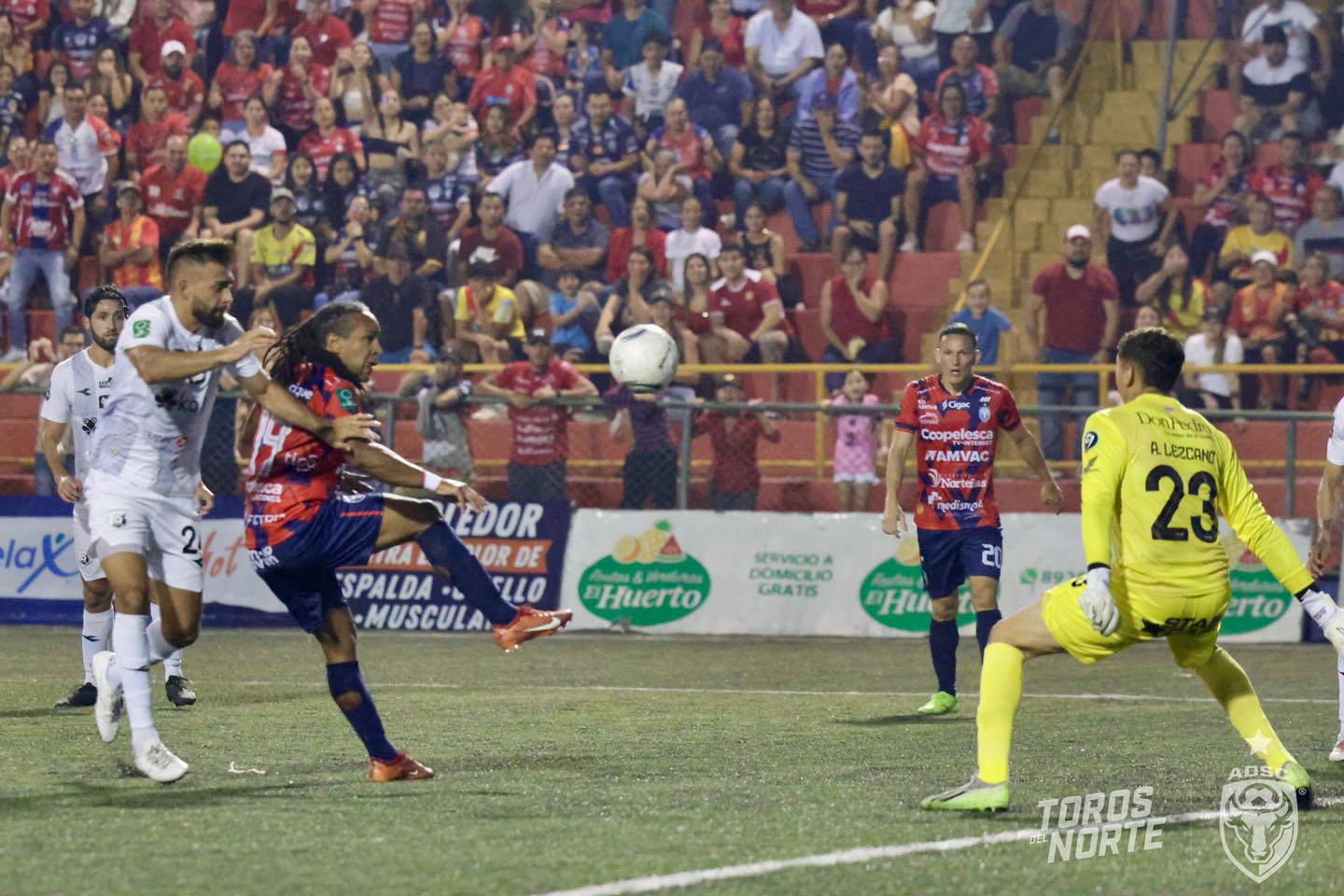 San Carlos se sonó al Herediano 2 a 0 en el Carlos Ugalde. Foto: ADSC