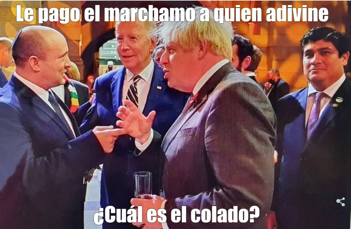 Dos fotos del presidente de Costa Rica, Carlos Alvarado, viajaron en las redes sociales a mil kilómetros por hora este martes 2 de noviembre y alcanzaron para todo tipo de memes y burlas