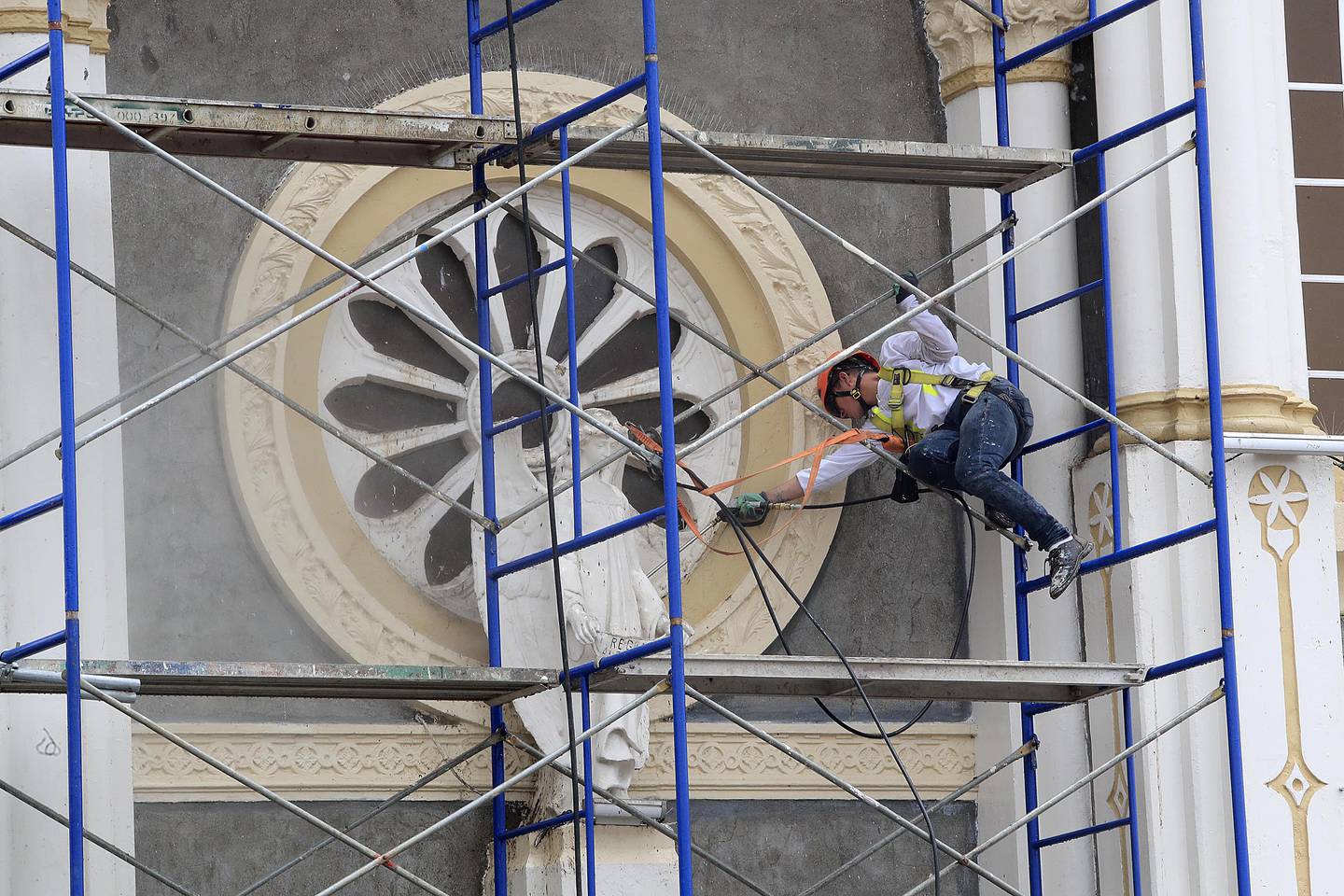 07/09/2023      Cartago. Desde esta semana y hasta finales de setiembre se estarán realizando trabajos de mantenimiento y embellecimiento en el techo, paredes y aceras de la Basílica de los Angeles, así como le reconstrucción total de la “pilita” del agua bendita.