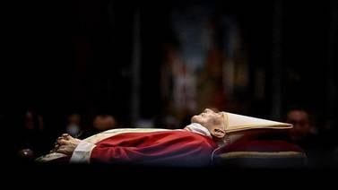 Tica estará en el funeral de Benedicto XVI