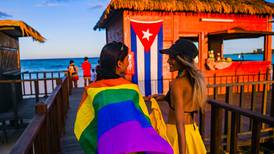 Cuba reabre hotel gay en playa paradisíaca  
