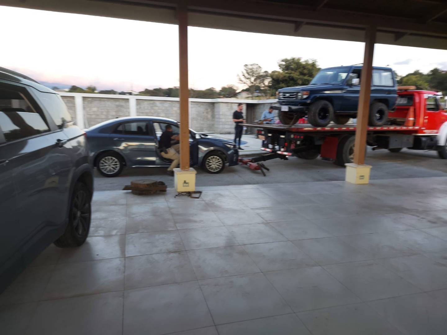 OIJ decomisa 12 vehículos en Alajuela que al parecer fueron robados. Foto OIJ.
