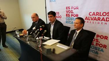 Carlos Alvarado presenta a futuro ministro que trabajaría sin cobrar