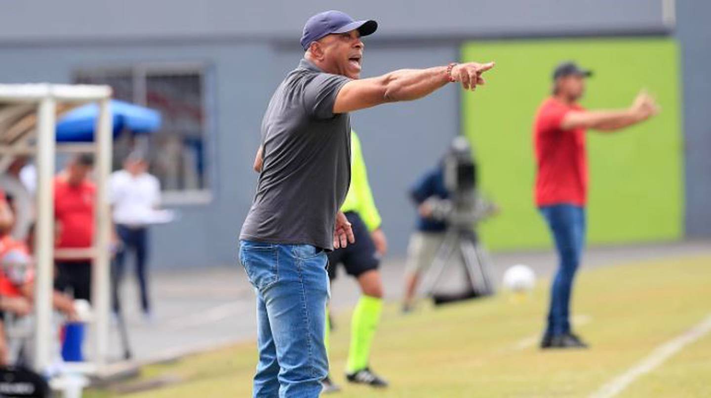 El técnico del Municipal Grecia Mauricio Wright se deshizo en elogios hacia su colega, el entrenador de Alajuelense Andrés Carevic. Rafael Pacheco.