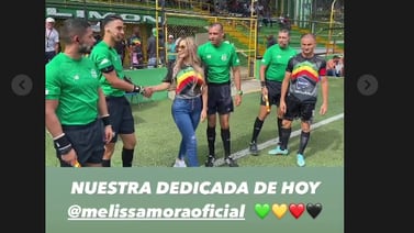 Video: Melissa Mora fue la dedicada en uno de los partidos del fútbol nacional