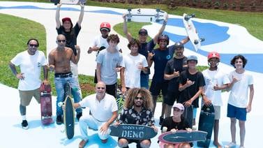 Cantón alajuelense cuenta con pista única en el mundo para aprender a surfear fuera del mar