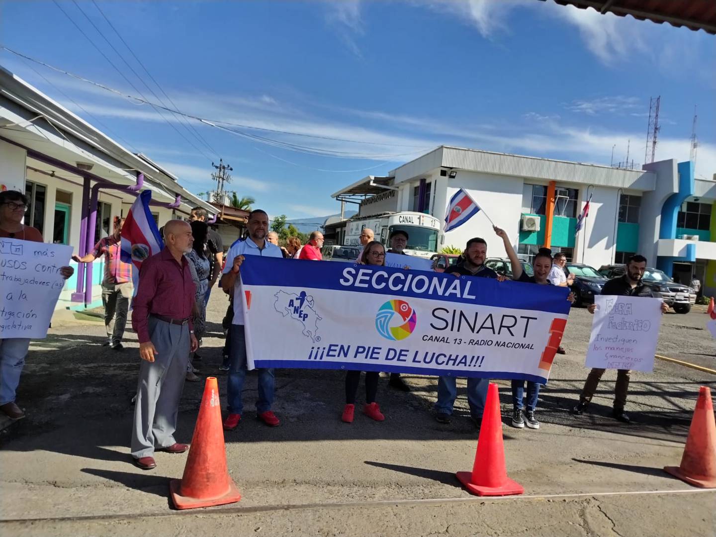 El miércoles 11 de octubre del 2023 los trabajadores del SInart realizaron una protesta pacífica al considerar que viven la peor crisis económica y de imagen de la historia la cual amenaza hasta con el cierre de la institución