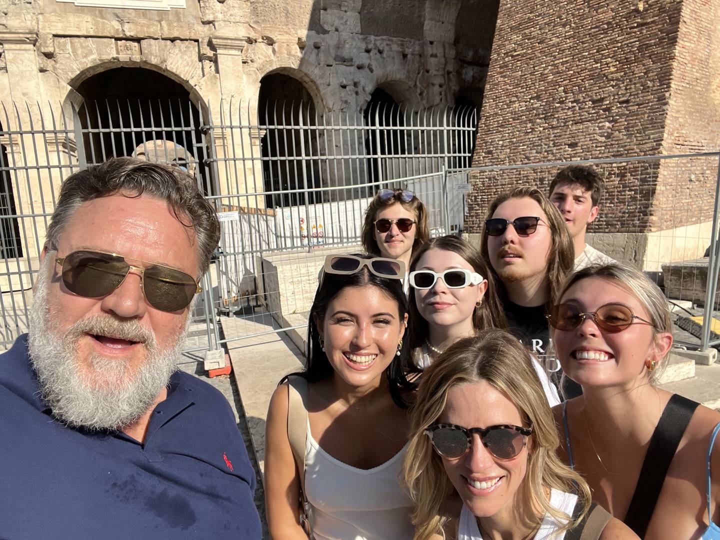 En este mes de julio la mega estrella de Hollywood, Russell Crowe, quien se ganó un Oscar con la película Gladiador, visitó la Capilla Sixtina en Italia junto a su familia