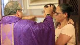 (Video) Católicos recibieron la cruz de ceniza para iniciar un tiempo de perdón y conversión