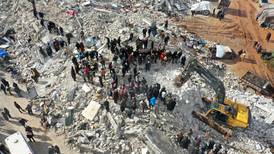 Exjugador del Chelsea en Turquía es buscado entre los escombros del terremoto