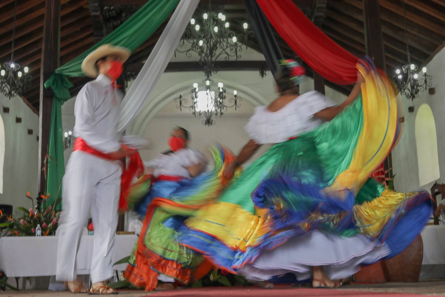Luego de permanecer cerrado por la pandemia del COVID-19, el histórico templo de San Blas de Nicoya reabrió sus puertas este domingo 25 de julio para que se hiciera la sesión solemne del Concejo Municipal, en conmemoración del 197 aniversario de la Incorporación del Partido de Nicoya a Costa Rica