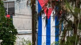 Cubanos protestan frente a Embajada de Costa Rica en La Habana porque les piden visa de tránsito