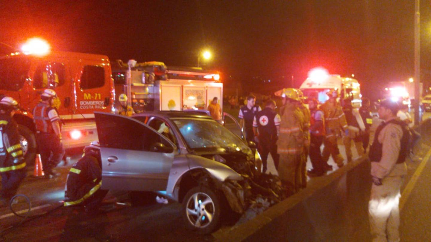 Mujer de 40 años fallece en accidente de tránsito en la autopista General Cañas. Foto cortesía.