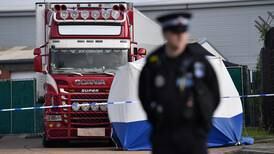 Descubren 39 cadáveres en un camión en Inglaterra