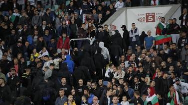 UEFA cierra estadio de Bulgaria por gritos racistas ante Inglaterra 