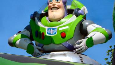 Buzz Lightyear decidió volar al infinito y más allá en el cine