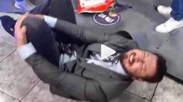 Video: Vea la paliza que le metieron a Luis Carlos Monge en el set de A Cachete