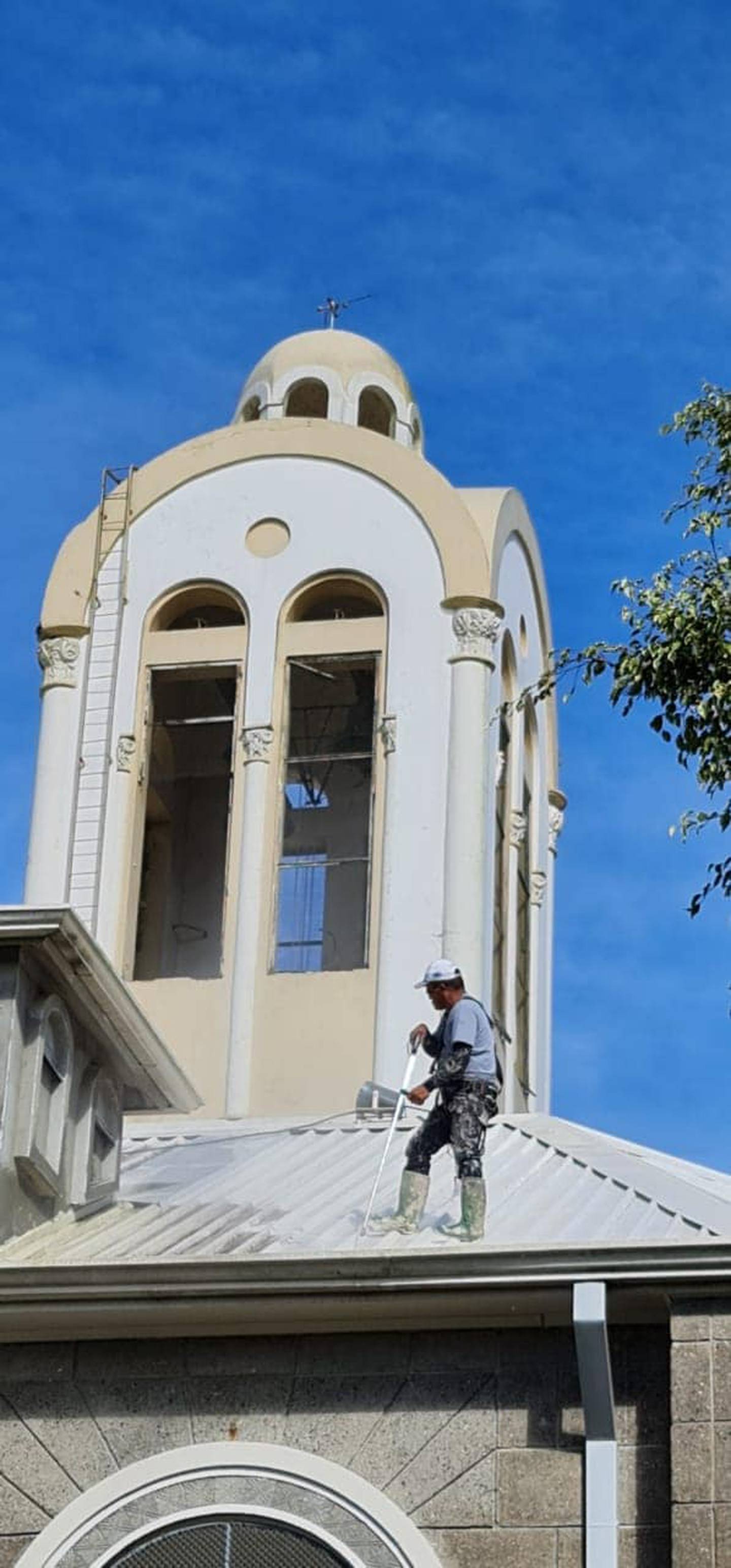 En estos momentos la Basílica de Nuestra Señora de Los Ángeles en Cartago está recibiendo un buen baño para dejarla preciosa con miras a la celebración de las fiestas patronales en agosto próximo.