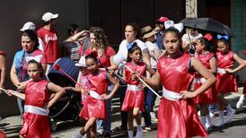 Color y alegría llenaron los desfiles del 15 de setiembre