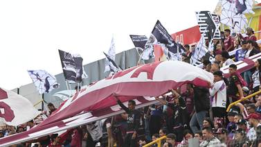 Gerente del Saprissa habla sobre manta puesta por aficionados molestos por tema del nuevo estadio