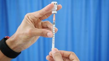 Autoridades gringas reportan problemas cardíacos en jóvenes vacunados contra el covid-19