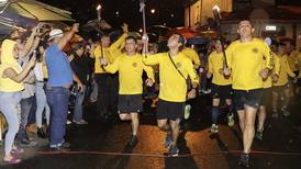 Barrio Luján festejó el que pudo ser el último desfile de faroles junto a los bomberos