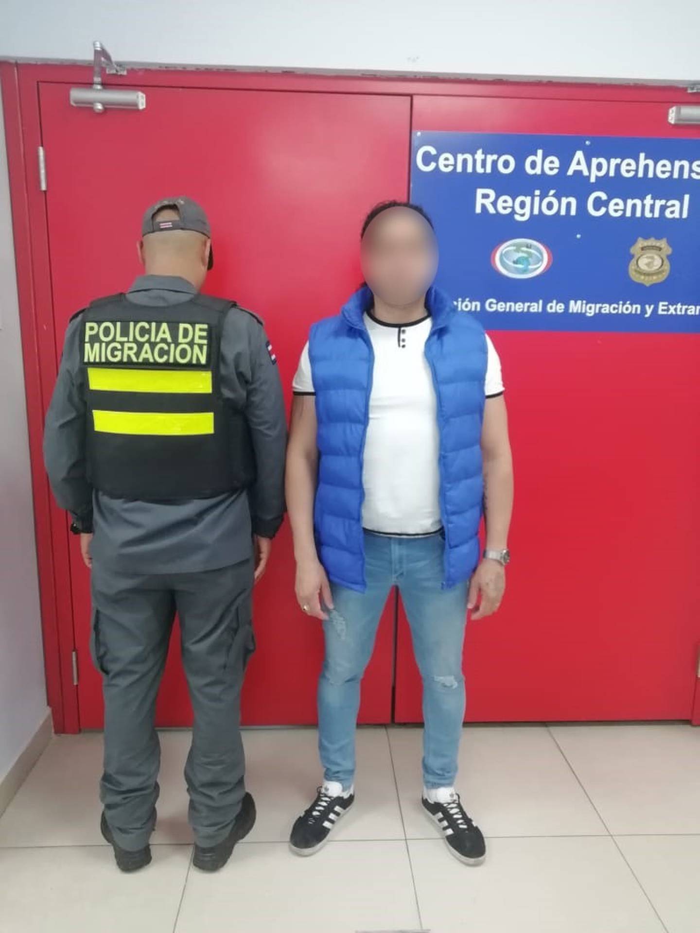 Migración expulsa a guatemalteco con antecedentes por venta de drogas y detiene a hondureño con perfil preligroso. Foto MIgración.