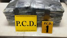 Vivazos escondieron 18 kilos de cocaína y plata en el campo de la llanta de repuesto