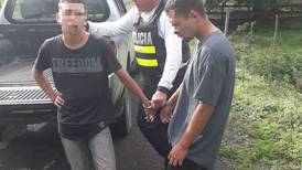 (Video) Policía detiene a dos hombres que asaltaron a turistas españoles en el Parque Rincón de la Vieja