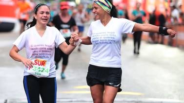 Valiente atleta encontró en su sobrina la mejor compañera para correr la maratón de Tamarindo