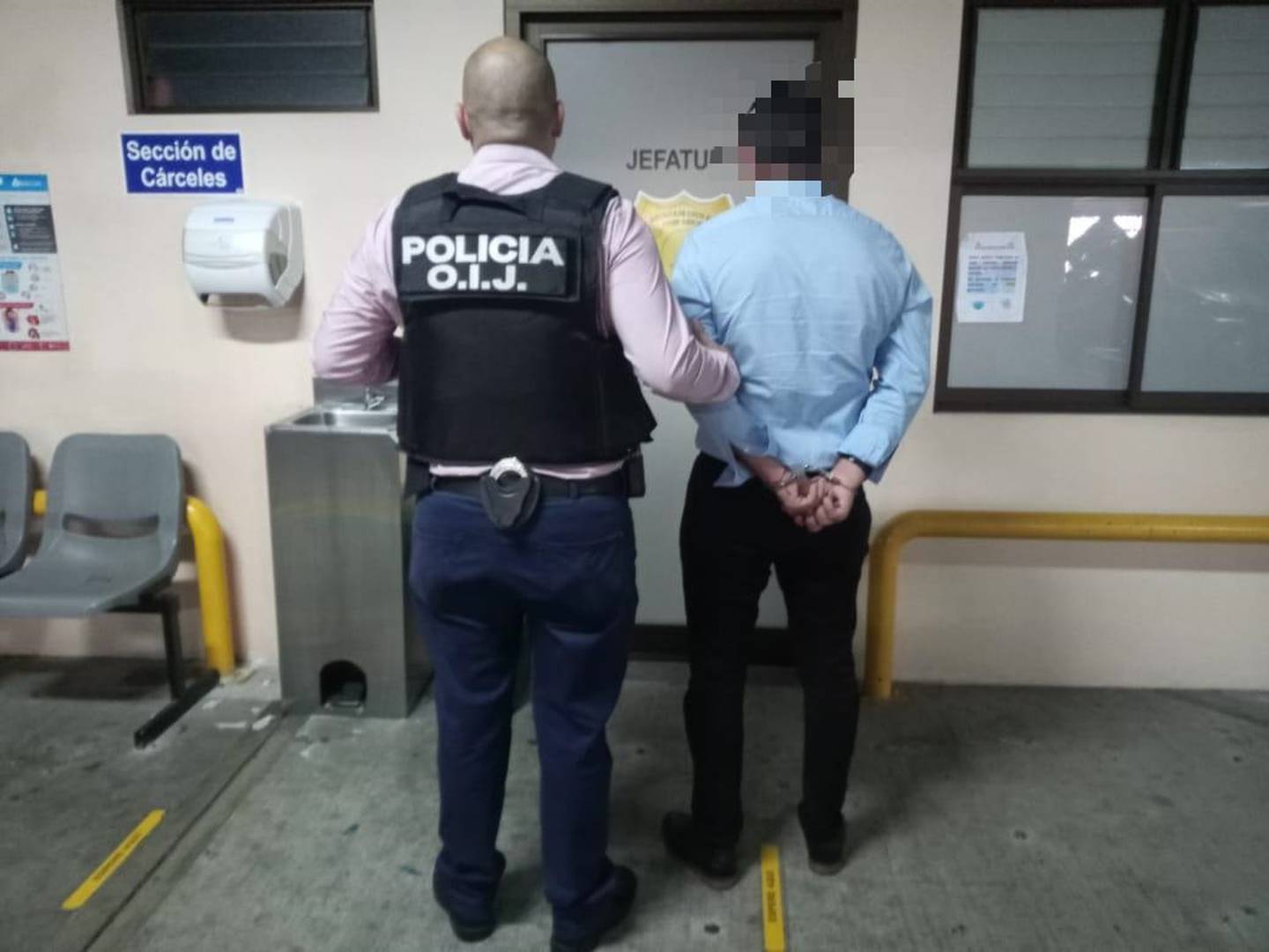Hombre de apellido Pizarro es detenido como sospechoso de participar en plan para robarle a hombre en motel. Foto OIJ.