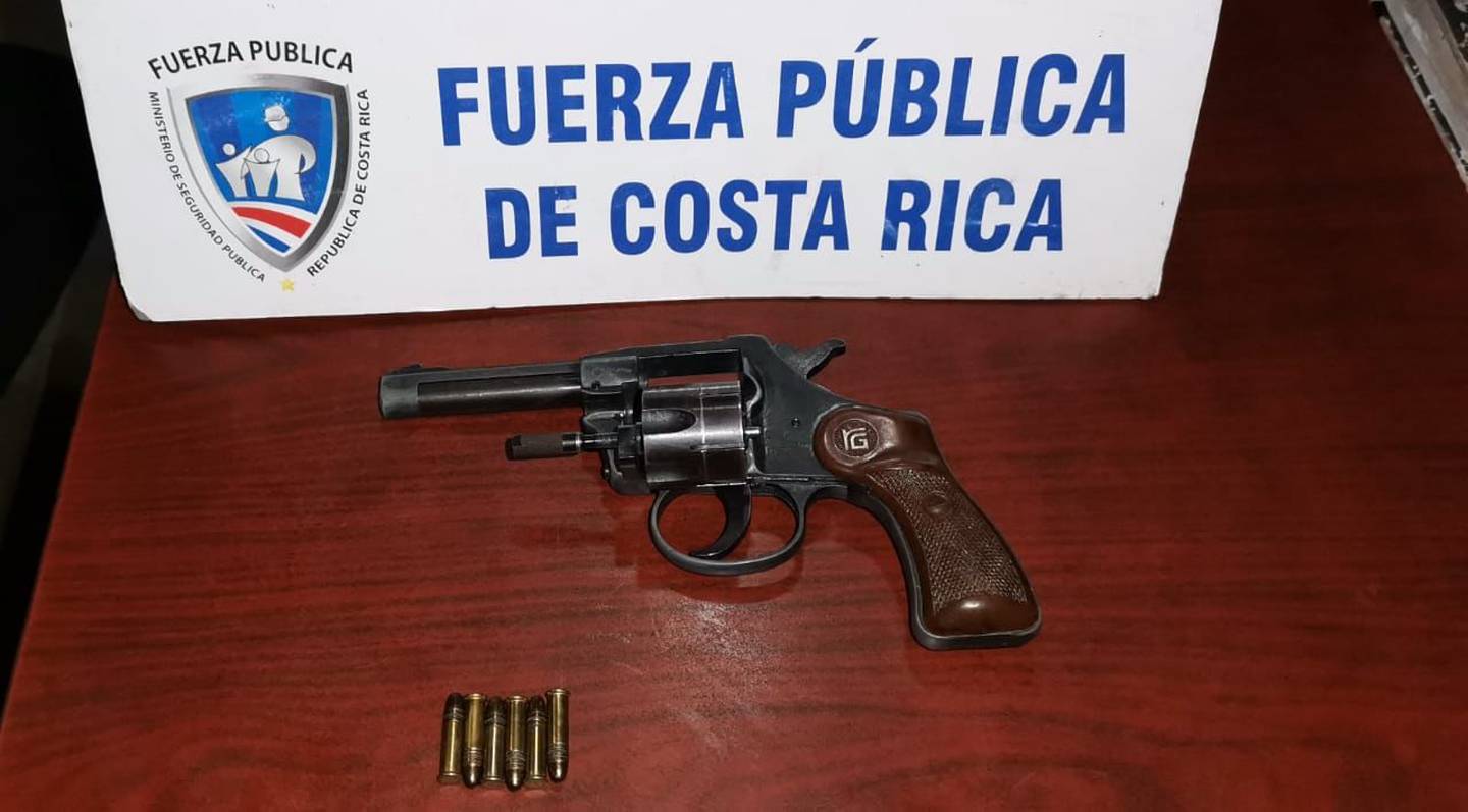 El arma tenía una denuncia por robo y es propiedad del Ministerio de Agricultura y Ganadería. Foto MSP.