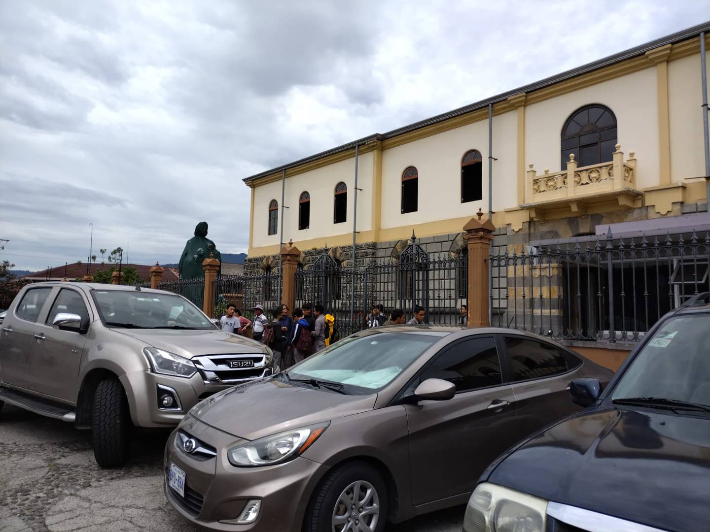 El Liceo de Costa Rica, el Colegio Superior de Señoritas y el Colegio México están siendo allanados por autoridades judiciales este viernes 19 de junio.