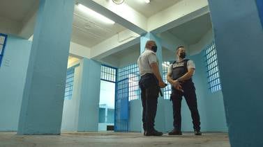 Riña en cárcel de San Sebastián termina con 2 reos muertos 