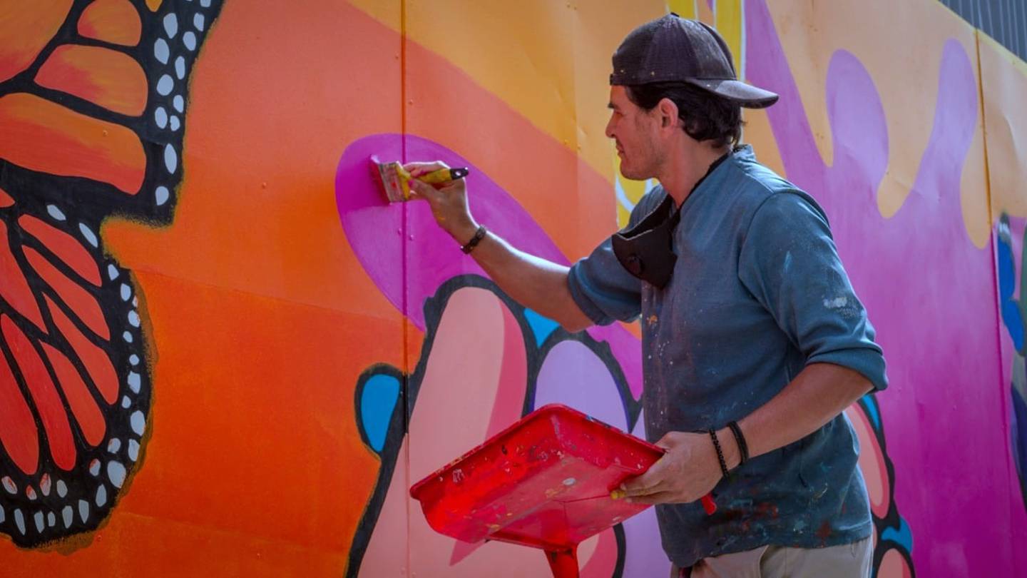 José Fernández Gutiérrez, de 47 años, es el muralista nacional que ganó un concurso artístico organizado por McDonald’s y la municipalidad de San José.
