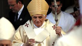 El papa Francisco pide al mundo orar por Benedicto XVI porque está muy enfermo