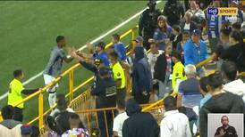 Josimar Méndez, de Cartaginés, amenazó con agarrarse con aficionado tras derrota ante Sporting