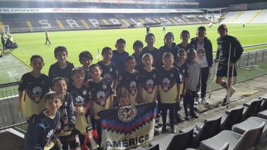 (Video) Oribe Peralta y sus compañeros tuvieron un detallazo con niños en el estadio Saprissa