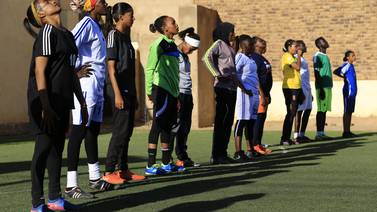 Futbolistas se convierten en modelos de libertad para las mujeres en Sudán