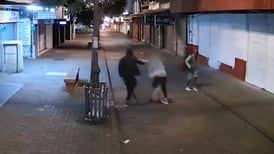 Video: Así agarraron asaltantes a dos jovencitos que caminaban por San José