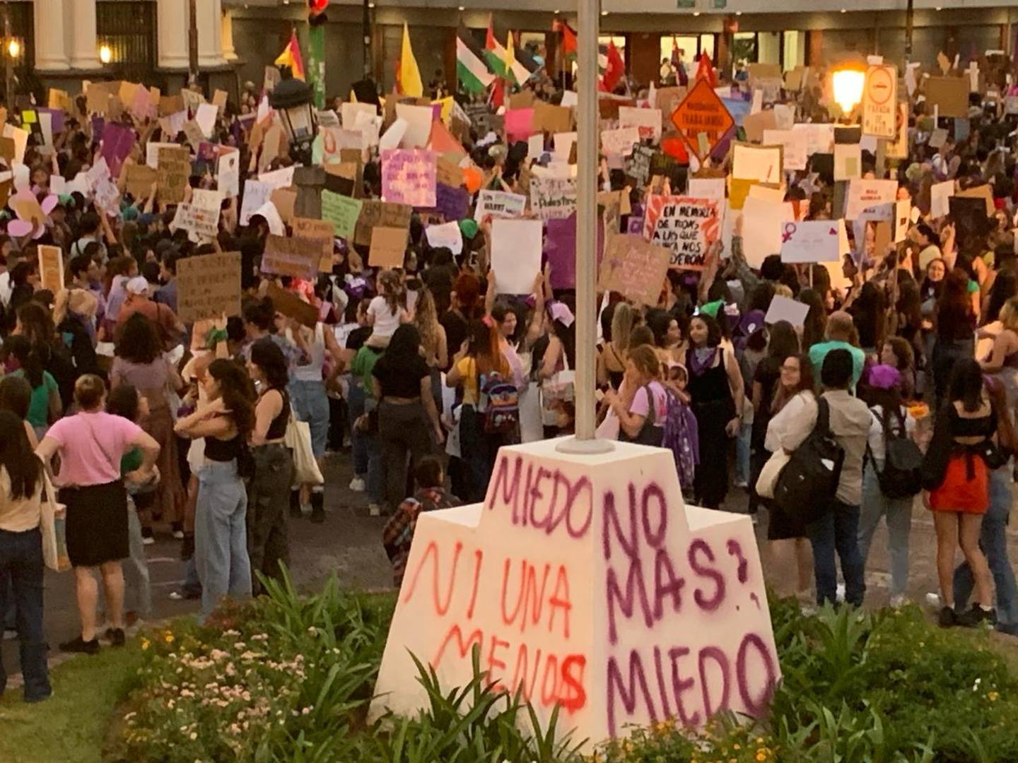 08/03/2024, San Jose, Avenida Segunda, marcha del Día de la Mujer Internacional parque central.