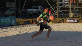 Portero de la selección de Suiza jugó la primera fecha del campeonato de fútbol playa tico