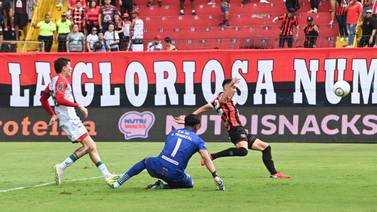 Kevin Cabezas regresó a Alajuelense con gol y una noticia que lo tiene como loco