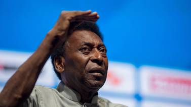 Médicos aseguran que Pelé tiene infección respiratoria pero muestra “mejora” general