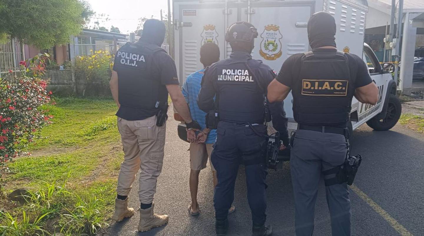 Extranjero detenido por venta de drogas en San Carlos.