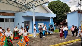 Vecinos de Barrio México se ponen la 10 para ayudar a los alumnos de undécimo año del Liceo de San José